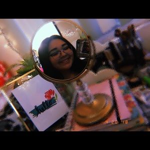 Meet your Posher, Alexis